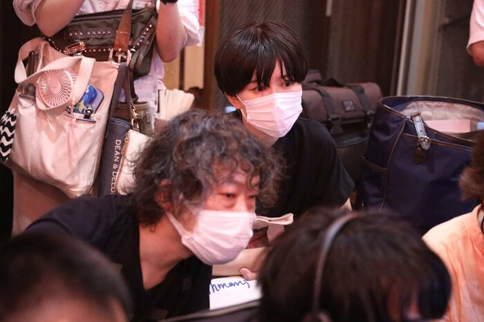 撮影中の村瀬プロデューサーと生方さん