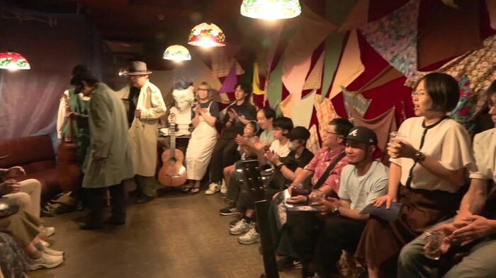 演劇の定員は20人で満席