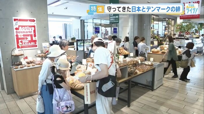 多くの客でにぎわう広島アンデルセンの1階フロア