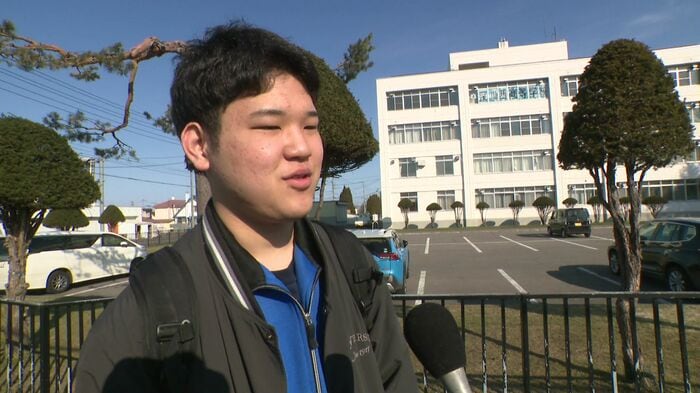 乗りやすかったと話す高校生