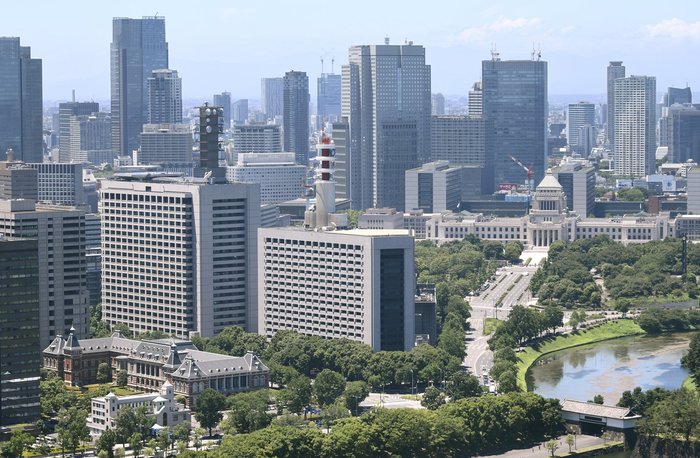 「内閣人事局でサラリーマン化」「定年延長で割食う若手」霞が関で劣化・疲弊する官僚たち
