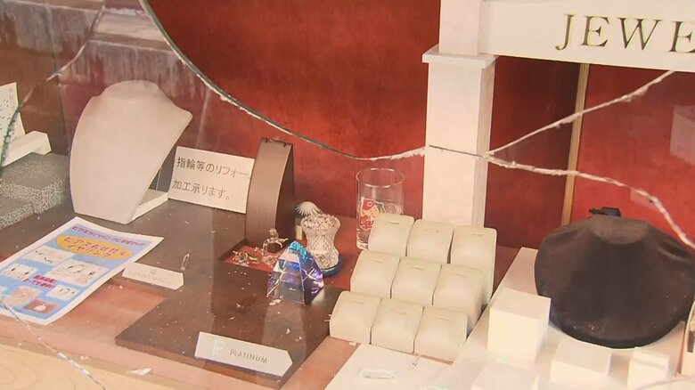 宝石店強盗は14歳の中学生「顔見たら幼い」　ハンマーで経営者の頭を殴り…2人で30万円のネックレス奪う｜FNNプライムオンライン