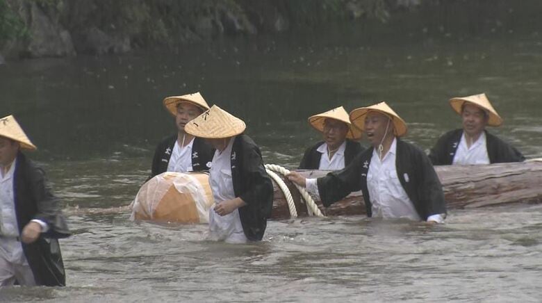 20年に1度「式年遷宮」　長野県上松町で伐採されたヒノキの「御神木」が伊勢神宮に到着｜FNNプライムオンライン