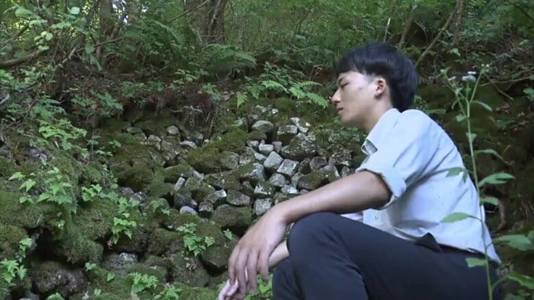 斜面から吹き出る冷風の謎…標高500ｍなのに北方植物が群生する謎…　夏休みは不思議スポットへ自由研究にもピッタリ　福島・下郷町の中山風穴地｜FNNプライムオンライン