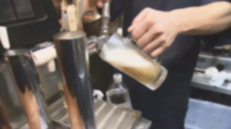 認証店は酒類提供は午後8時まで1テーブル4人以内