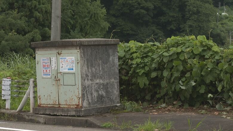 軽トラックが衝突したゴミ集積場