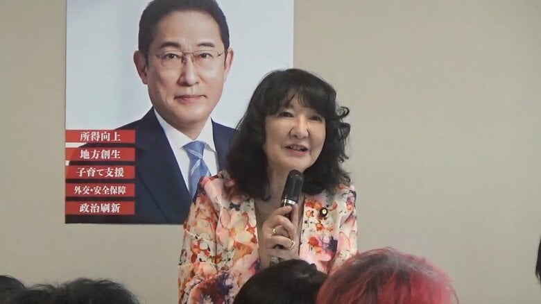 いつもの髪形の片山さつき財務相