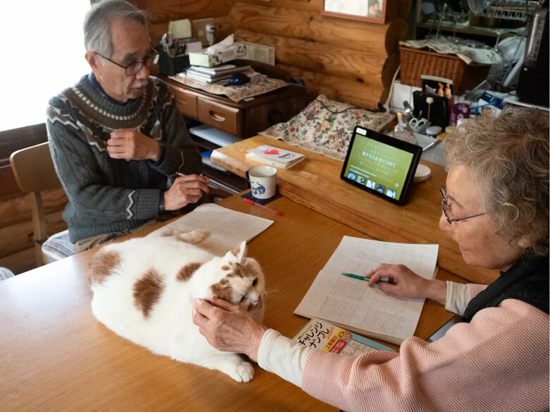 お母さんに甘えるメイくん（提供：MARCOさん）