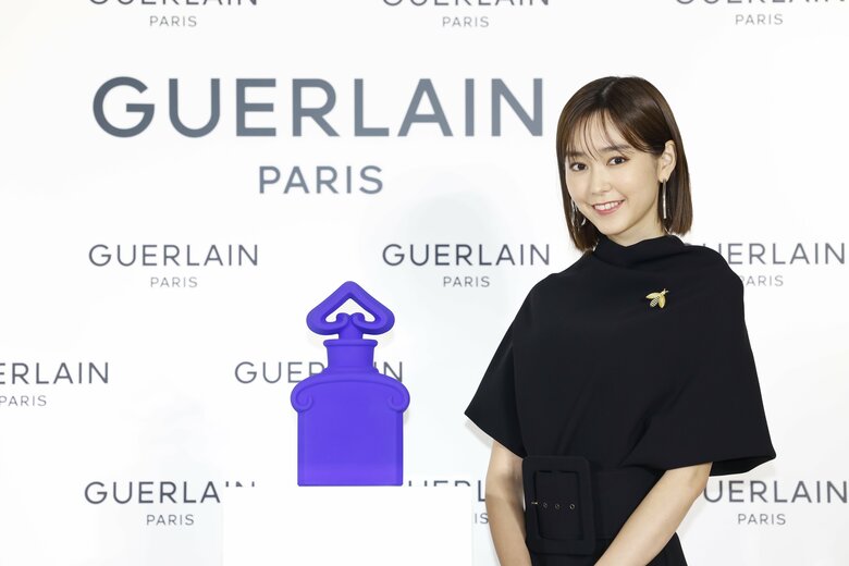 日本国内には1点だけ！鮮やかな青色の「ルール ブルー」と