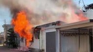 坂井市春江町で住宅が全焼　火を消そうとした住人の親族が左手にけが　住人の高齢女性は福祉施設に入所中で無事