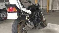 バイクが赤信号を無視→パトカーから逃走→ガードレールに衝突　10代とみられる2人ケガ　福岡市