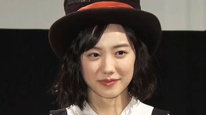 芦田愛菜 背中がガバッと開いた真っ赤なノースリーブ購入し「冒険しすぎたな…」