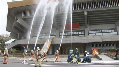 日本武道館で警察と消防が合同消防演習　広島サミット前に連携強化