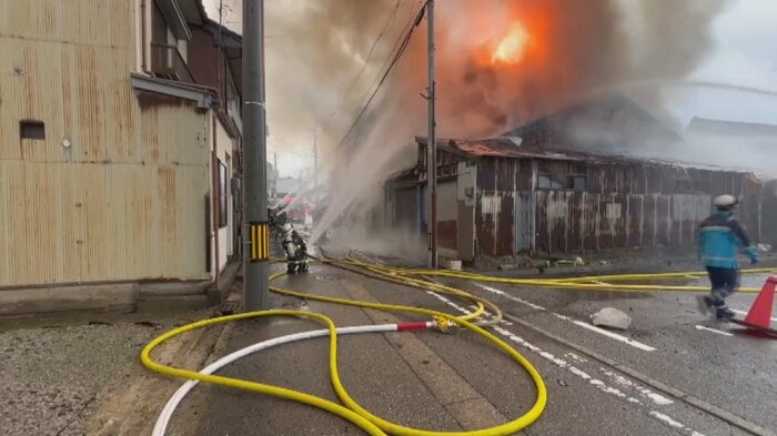 視聴者提供（11日・高岡市片原横町）