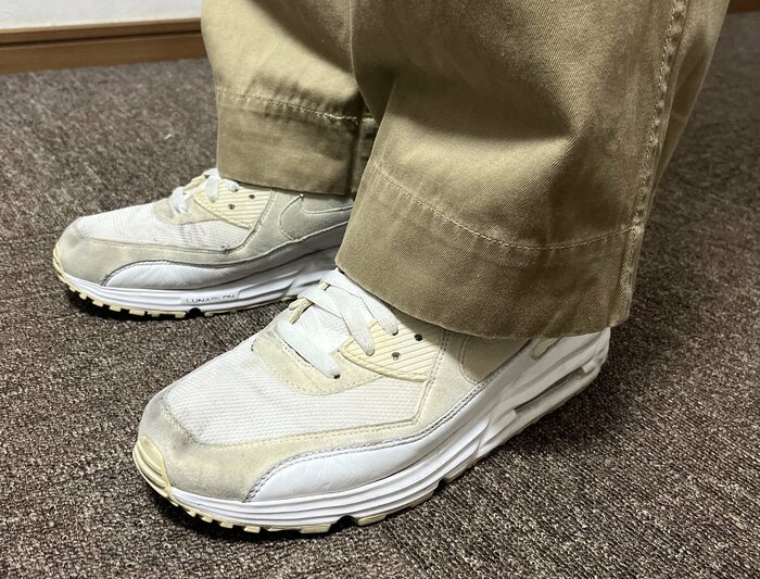 主張の強いダッドスニーカーは服にこだわらないとダサく見える要因に（特集班撮影）