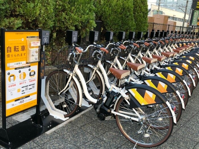 一部では充電対応のステーションもある(提供:OpenStreet)