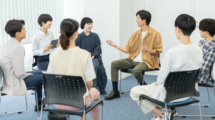 回復を目指す仲間を見つけてほしい(画像はイメージ)