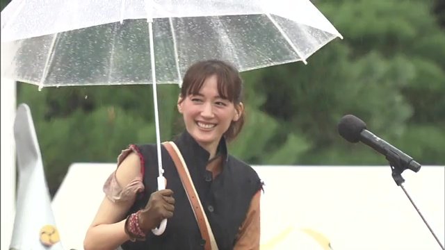 「雨が降ってるけどさすけねえか?」参加者を気遣う綾瀬さん