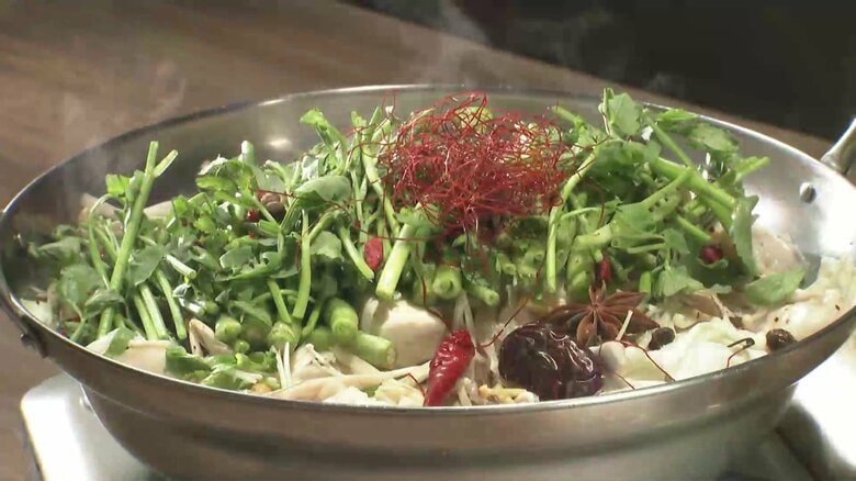 今年のトレンド鍋は「アロマ鍋」…健康志向の高まりで香辛料市場は拡大　鍋つゆコーナーを拡大するスーパーも｜FNNプライムオンライン