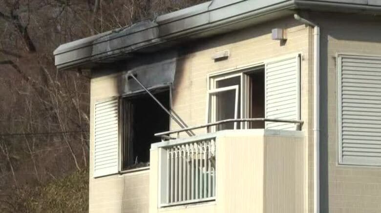 住宅1棟を半焼し焼け跡2階から1人遺体　住人と連絡取れず　岩手県一関市｜FNNプライムオンライン