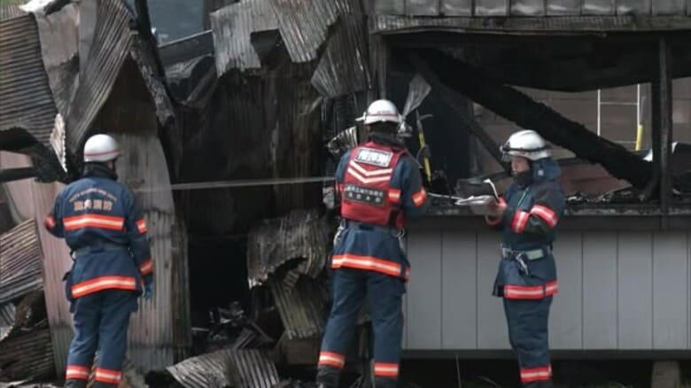 住宅1棟全焼　焼け跡から2人の遺体見つかる　火元の80代女性と50代男性と連絡取れず　秋田・鹿角市｜FNNプライムオンライン