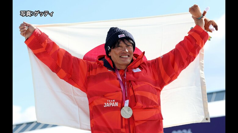 スノーボード小栗大地が銀メダル！　45歳で悲願達成　日本の冬季通算100個目のメダル　【ミラノ・コルティナパラリンピック】｜FNNプライムオンライン