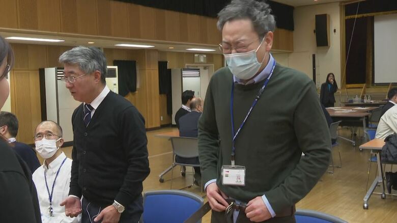 「いてててて…えーこれをずっと」“生理痛”を町の男性職員が疑似体験　職場の女性への理解深める「この痛みが毎月来るのは辛い」｜FNNプライムオンライン