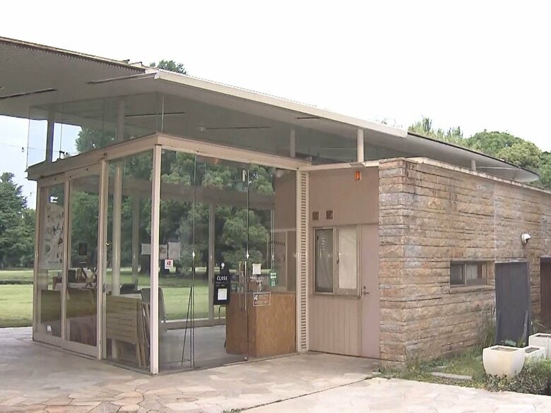未明に警備システムが作動…公園にあるカフェの窓ガラスが割られレジの中から約13万円入った金庫盗まれる｜FNNプライムオンライン
