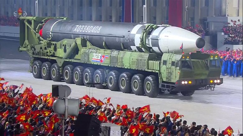 日曜安全保障 新型ミサイル公開 発射は? “北”未明に軍事パレード