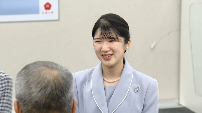 長崎空港に到着された天皇ご一家　9月12日