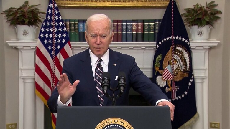 「テロの脅威を取り除くことに成功した」と述べるバイデン米大統領（ワシントン・3日）