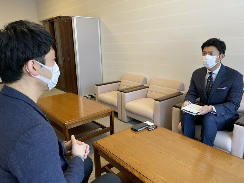 短期的には、育児休暇で給料が減って、出世が遅れてもよいというような意識改革が必要か