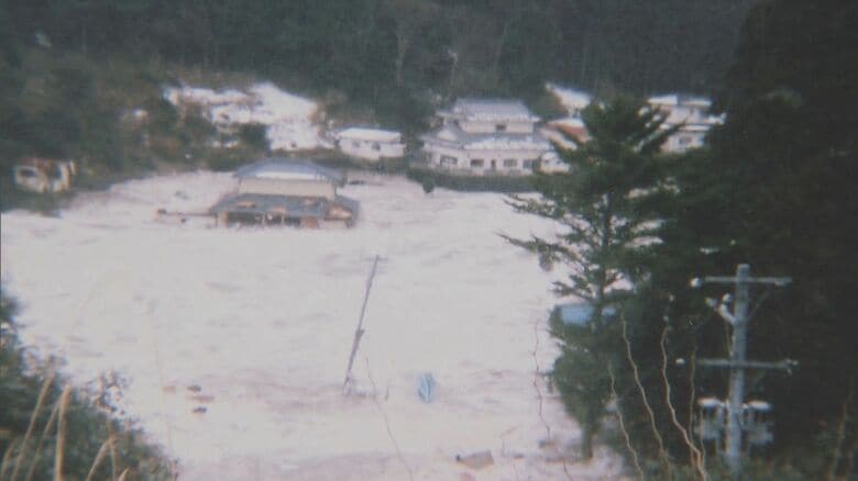 藤井さんの実家を襲った津波　家は押し流された（写真：藤井さん知人提供）