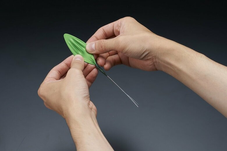 制作工程5　中の針金を使って形作る