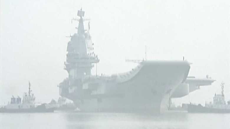 中国・新空母の長い影に潜むもの
