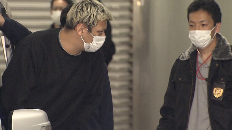 今月19日、乱闘に関わった容疑者が、次々と小岩署に連行されてきた（コマツ容疑者）