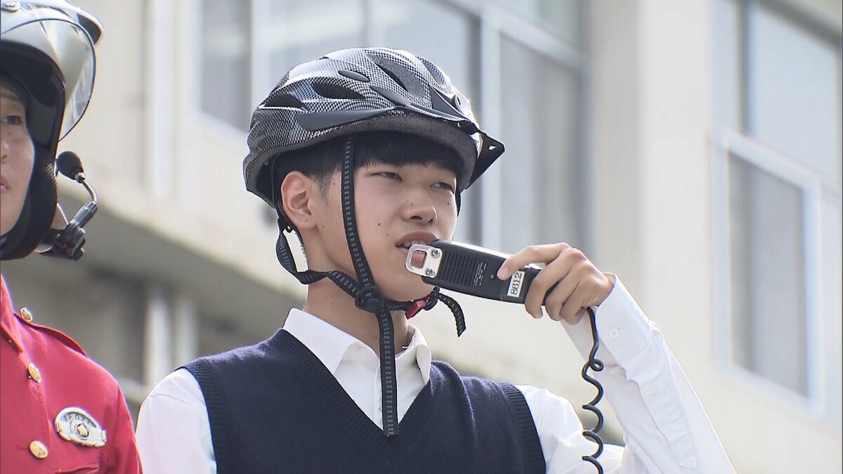 生徒会長がDJポリスとヘルメット着用を呼びかけ 高校生の自転車通学