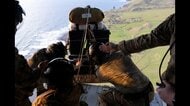 「唯一の方法は“空中投下”」絶海の孤島でハンタウイルス感染疑い　医療物資をパラシュートで緊急輸送