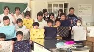 延岡工業高校生が緑ヶ丘小学校でミシン指導 ランチョンマット作り