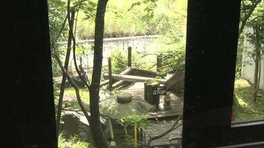 両親と家族湯に入浴中に5歳男児が行方不明　湯船と同じくらいの高さにある窓が開いていた…