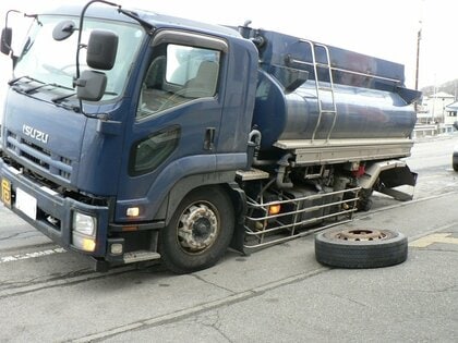 【深刻】“午前中にタイヤ交換した”午後に脱落…相次ぐ同様の事故 2か月間で少なくとも20件以上 人や車に直撃する被害相次ぐ 警察「ナット緩み確認を」