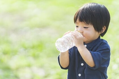 大人が感じる気温が31℃なら子どもは38℃…子どものほうが熱中症リスクは高い？対策や水分補給のポイントを聞いた