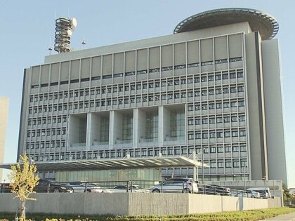 直前に車3台が衝突…中央道で事故後に道路上を歩いていた2人が後続車にはねられる うち64歳自営業の男性が死亡