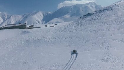 銀世界に1本の道…立山黒部アルペンルートの除雪隊に長期密着 壮大な