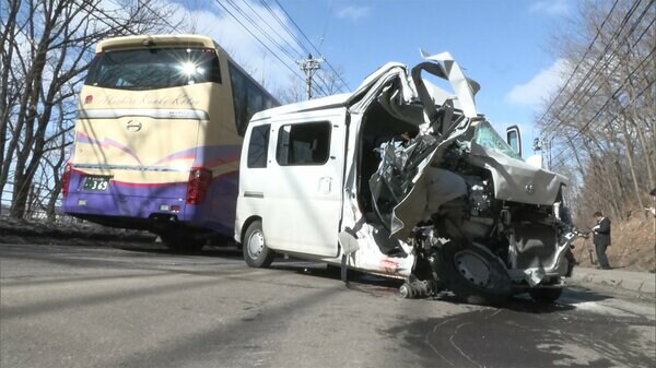 【速報】観光バスと車…