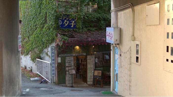 小諸駅前の相生町通りから見たビルの入り口