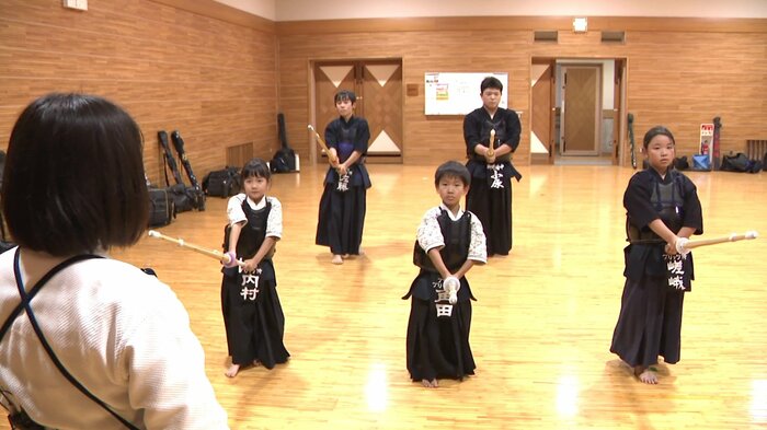 稽古に励むブラウブリッツ秋田侍道場の門下生たち