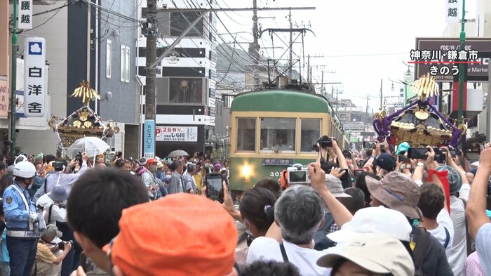 カメラを構える人々