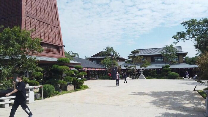 日本風の建築物が並ぶ「盛唐・小京都」(遼寧省大連市)