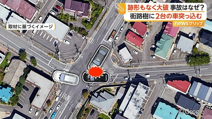 黒い車が交差する道から来た車と衝突